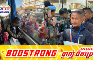 ស្នាមញញឹមលាយឡំទឹកភ្នែក! បងប្អូនខ្មែរឈរត្រៀបត្រាចាំទទួលស្វាគមន៍វីរកងទ័ពទាំង១៨នាក់នៅច្រកព្រំដែន